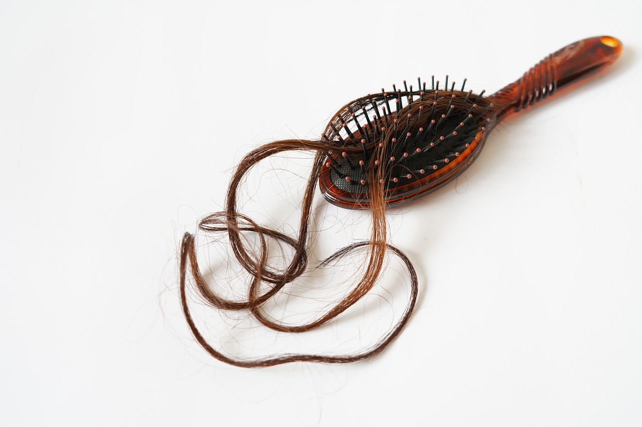 5 Signs of Hair Loss You Should Know